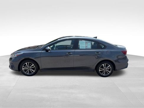 Used 2024 Kia Forte LXS FWD image 3