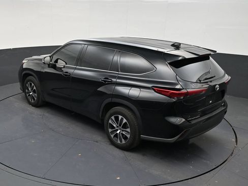 Used 2021 Toyota Highlander XLE FWD image 14