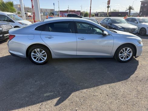 Used 2017 Chevrolet Malibu LT w/ Leather Package FWD image 4