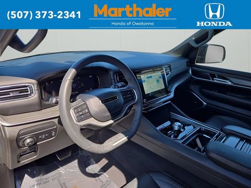 Used 2024 Jeep Wagoneer Series II w/ Flexible Seating Group AWD/4WD image 11