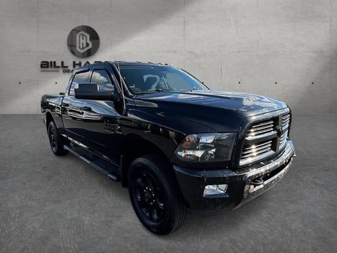 Used 2017 RAM 2500 SLT w/ Black Appearance Group AWD/4WD image 3