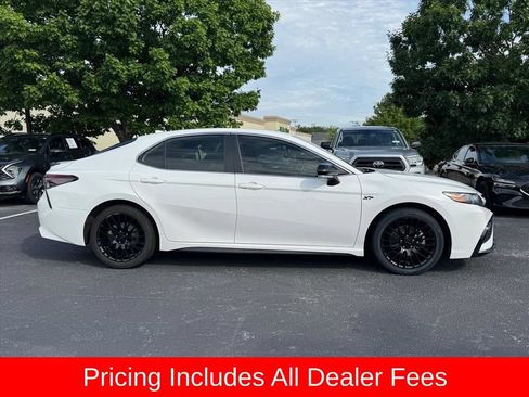 Used 2023 Toyota Camry SE FWD image 2