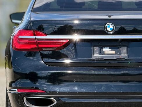Used 2018 BMW 740i image 13