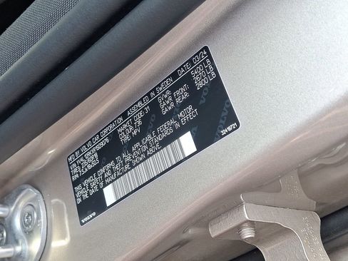 Certified 2024 Volvo XC60 B5 Core image 27