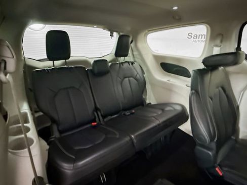 Used 2024 Chrysler Pacifica Touring-L FWD image 25