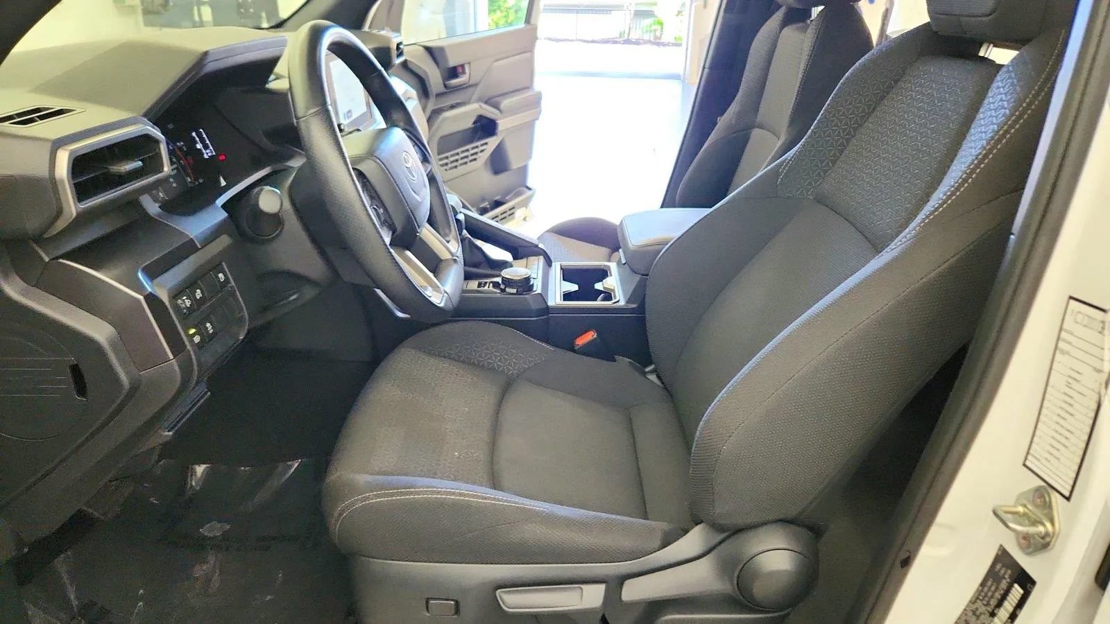 Used 2025 Toyota 4Runner SR5 AWD/4WD image 15
