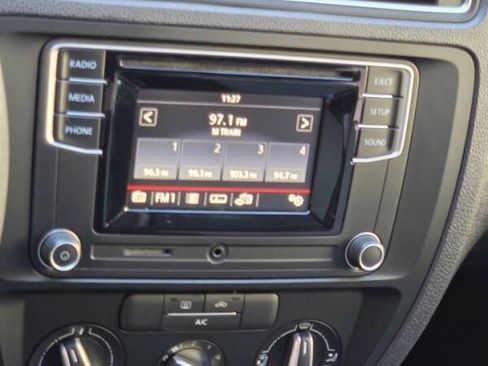 Used 2017 Volkswagen Jetta S image 28