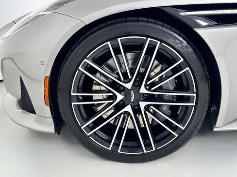 Used 2024 Aston Martin DB12 Coupe RWD image 9