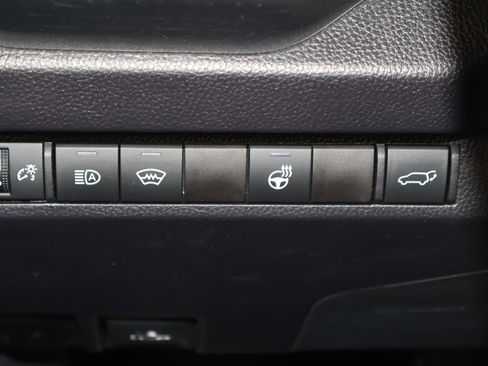 Used 2025 Toyota RAV4 XLE image 37