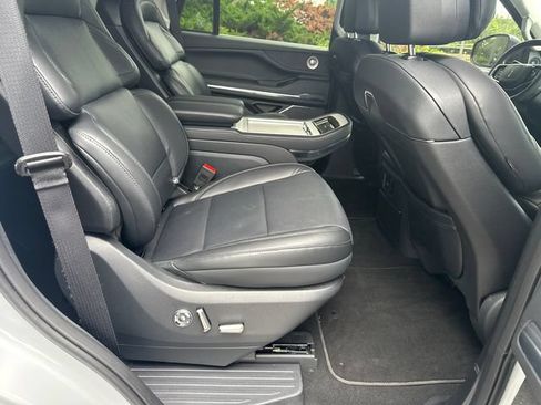 New 2026 Lincoln Navigator Reserve AWD/4WD image 16