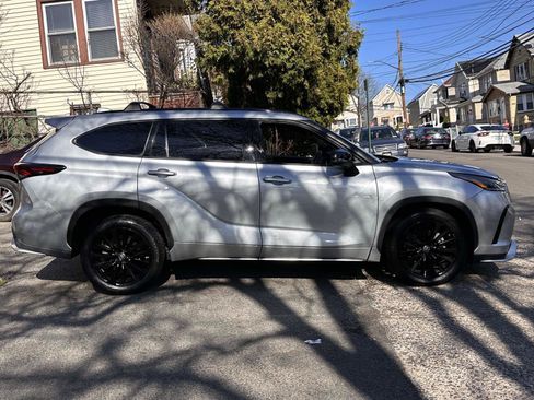 Used 2024 Toyota Highlander XSE image 5