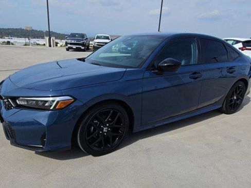 Used 2025 Honda Civic Sport image 4