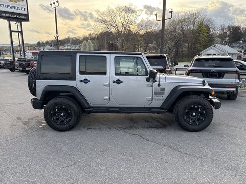 Used 2015 Jeep Wrangler Unlimited Sport image 2