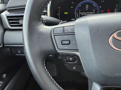 Used 2025 Toyota Camry SE FWD image 15