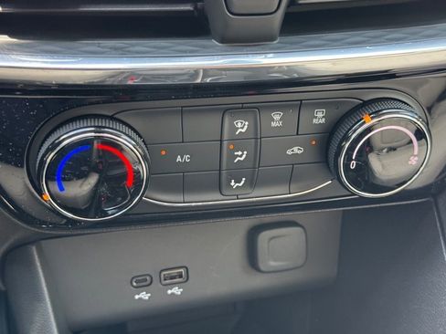 Used 2025 Buick Encore GX Sport Touring image 20