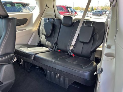 Used 2024 Chrysler Pacifica Limited FWD image 29