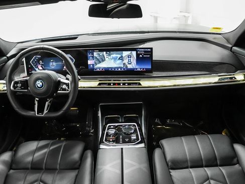 Used 2026 BMW 750e xDrive w/ Executive Package AWD/4WD image 12