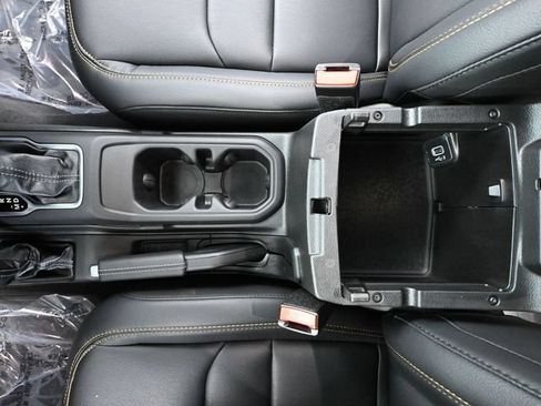 Used 2025 Jeep Wrangler Unlimited Sahara w/ Technology Group AWD/4WD image 35