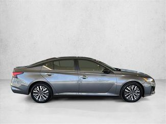 Used 2025 Nissan Altima 2.5 SV FWD video 4