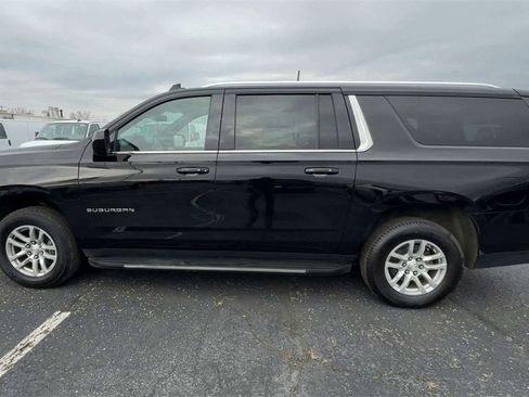 Used 2023 Chevrolet Suburban LT image 5