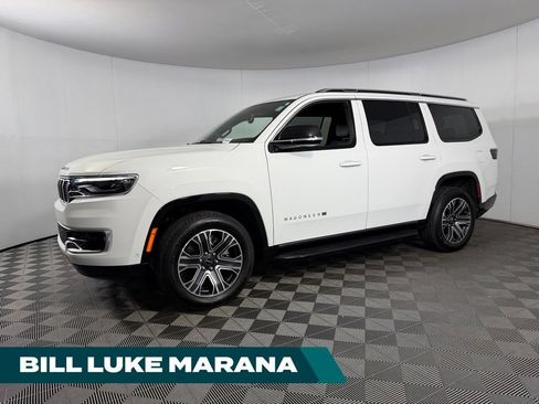 Used 2025 Jeep Wagoneer 4WD image 1