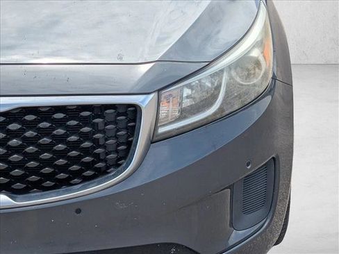 Used 2017 Kia Sedona LX w/ LX Essentials Premium Package FWD image 9