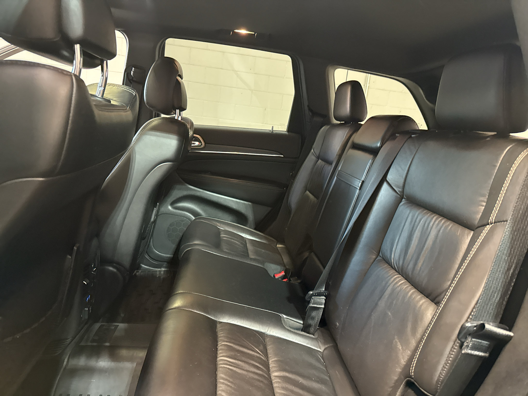 Used 2014 Jeep Grand Cherokee Limited w/ Trailer Tow Group IV AWD/4WD image 32
