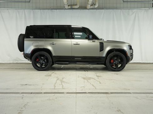 Used 2025 Land Rover Defender 110 X image 6
