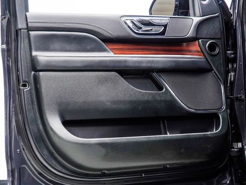 Used 2024 Lincoln Navigator Premiere AWD/4WD image 33