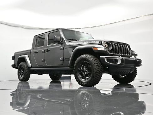 Certified 2025 Jeep Gladiator Sport image 44