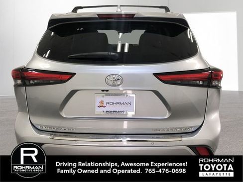 Used 2021 Toyota Highlander Platinum image 5