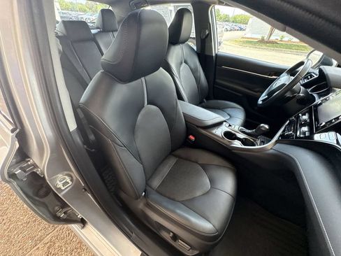 Used 2022 Toyota Camry XSE w/ Cold Weather Package FWD image 28