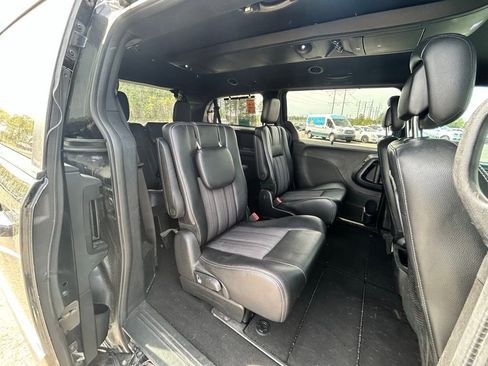 Used 2013 Chrysler Town & Country S image 15