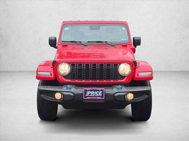Used 2024 Jeep Wrangler Unlimited w/ Convenience Group AWD/4WD image 2