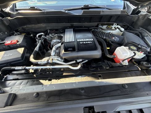 Used 2023 Chevrolet Silverado 1500 LT AWD/4WD image 27