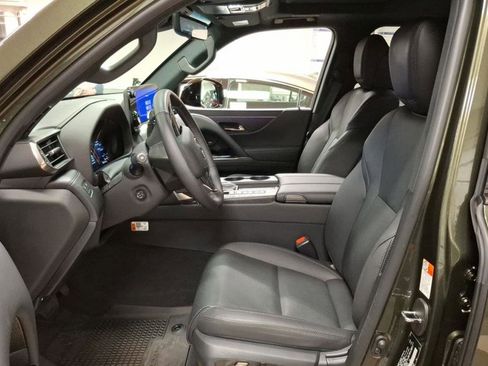 Used 2025 Lexus LX 700h Overtrail image 3