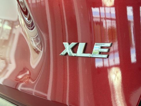 Used 2019 Toyota RAV4 XLE Premium FWD image 35