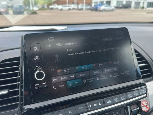 Used 2025 Honda Odyssey EX-L image 18