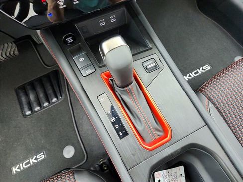 New 2025 Nissan Kicks SR image 24