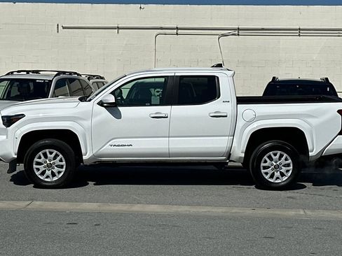 Used 2025 Toyota Tacoma SR5 RWD image 7