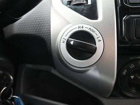 Used 2014 Toyota Tacoma Base w/ SR5 Package image 19