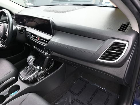 Used 2024 Kia Seltos EX FWD image 44