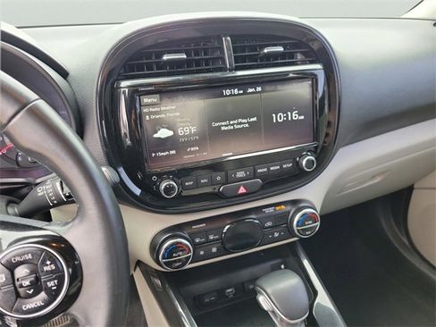 Used 2020 Kia Soul EX image 19