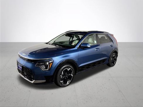 Certified 2023 Kia Niro Wind FWD image 2