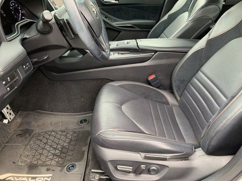 Used 2019 Toyota Avalon XSE image 10