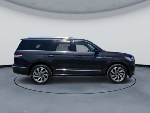 Used 2024 Lincoln Navigator Reserve AWD/4WD image 4