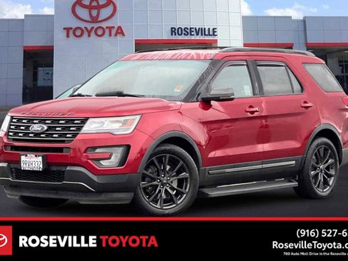 Used 2017 Ford Explorer XLT w/ Equipment Group 202A image 1