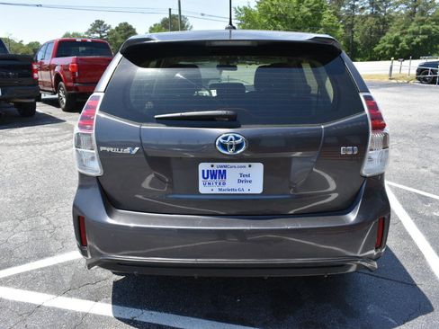 Used 2017 Toyota Prius V Three FWD image 7