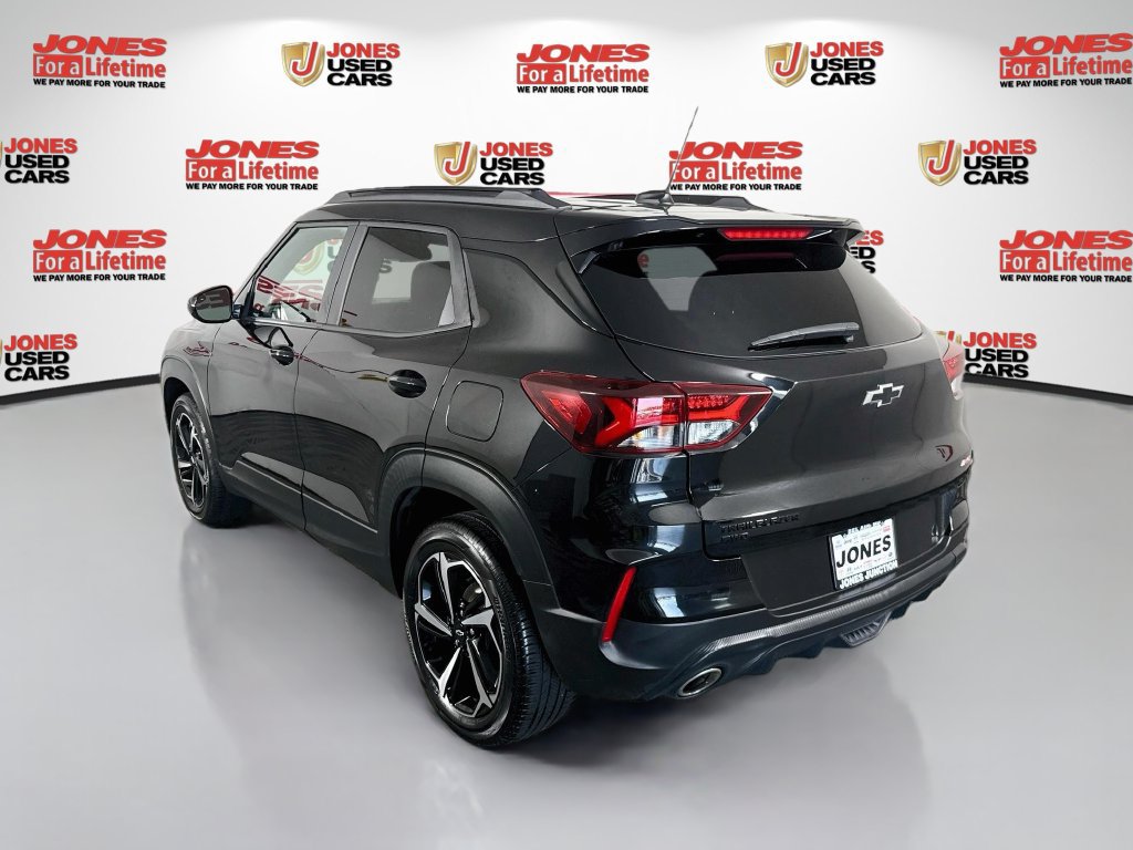 Used 2023 Chevrolet TrailBlazer RS w/ Sun and Liftgate Package AWD/4WD image 2