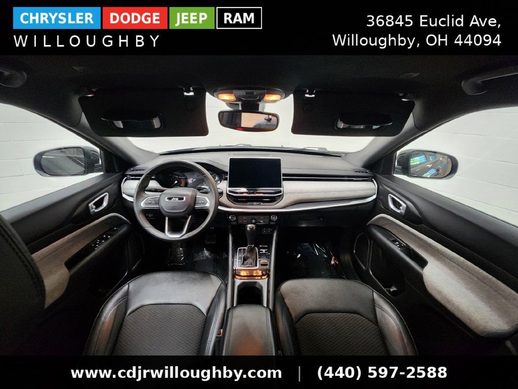 Used 2024 Jeep Compass Latitude AWD/4WD image 28